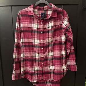 GAP Boyfriend Flannel Women's Sz small Button Down Pink/Purple Plaid Shirt